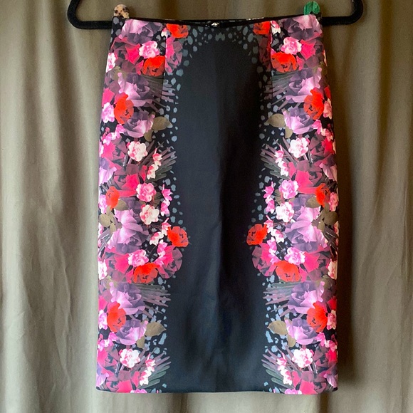 Guess Printed Pencil Skirt - Picture 1 of 4